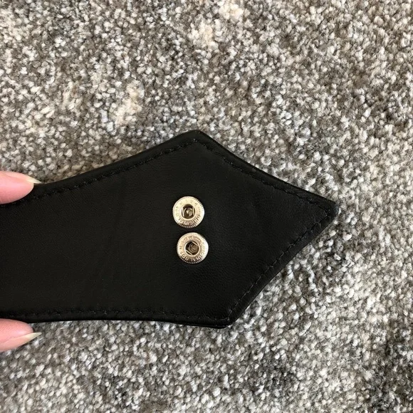 Handmade Arrowhead Lambs Leather Black Belt - Picture 3 of 8